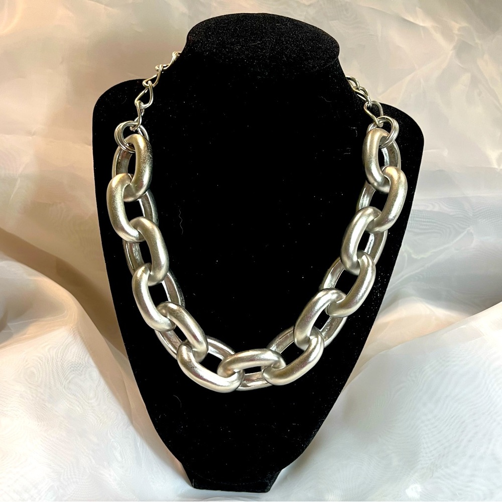 Beautiful Kenneth Jay Lane Necklace